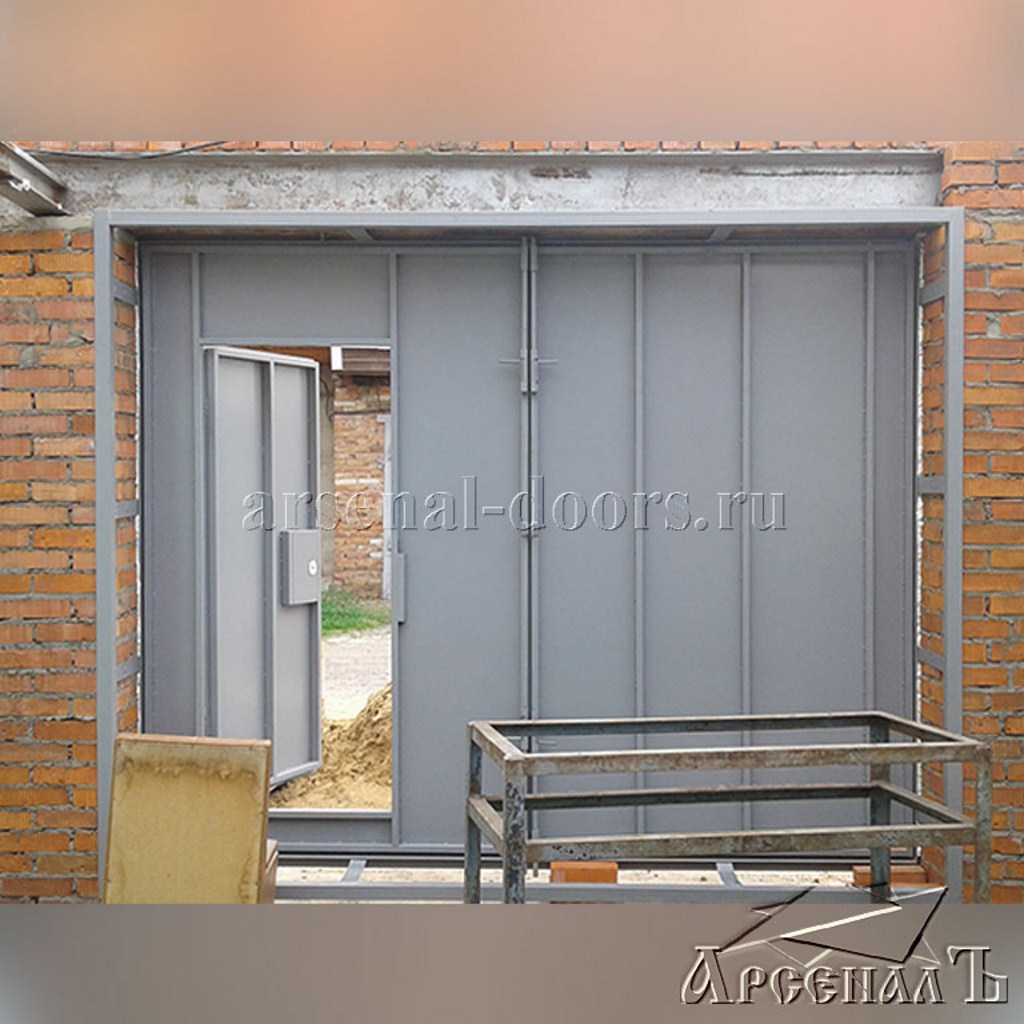 Распашные гаражные ворота с двойным каркасом без отделки