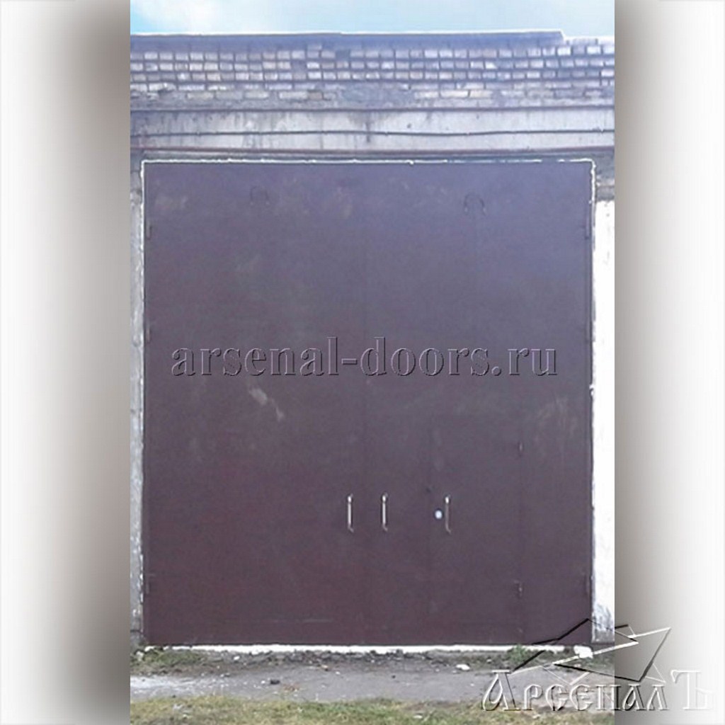 Промышленные ворота распашные металлические с калиткой