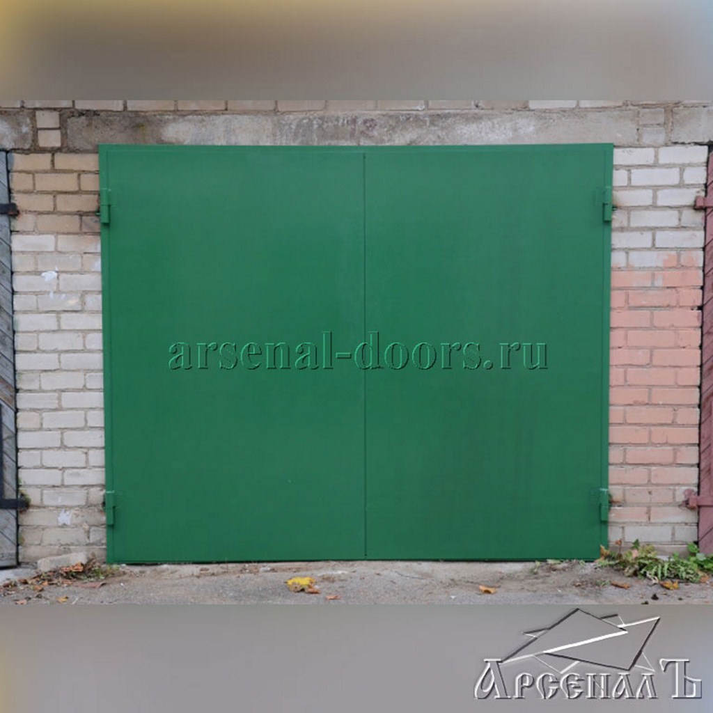 Простые распашные металлические гаражные ворота