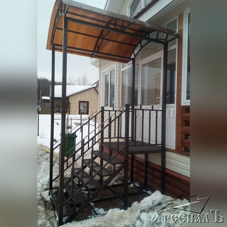 Козырьки, навесы их поликарбоната и металлические лестницы